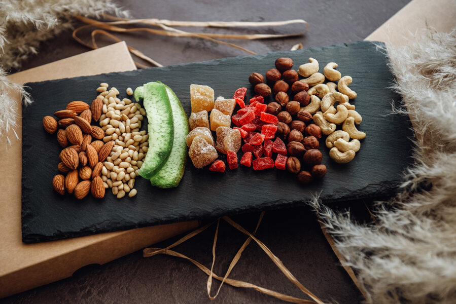 Riešutai, sėklos, džiovinti vaisiai