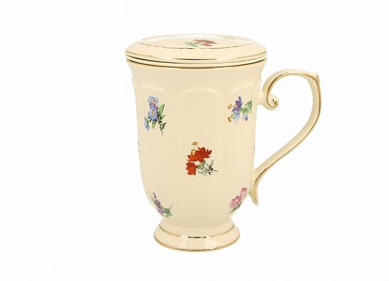 Porcelianinis puodelis su sieteliu "Elegancija"